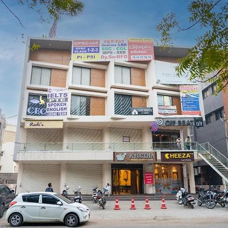 Hotel Lee Grand Ānand 외부 사진