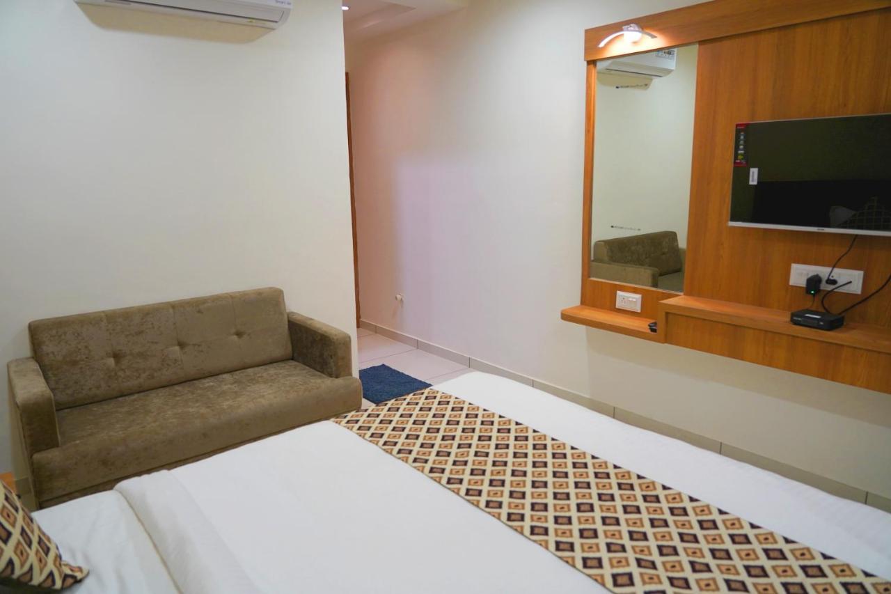 Hotel Lee Grand Ānand 외부 사진